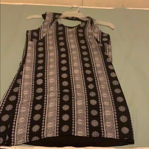 Hi I’m selling a black and white patterned dress.